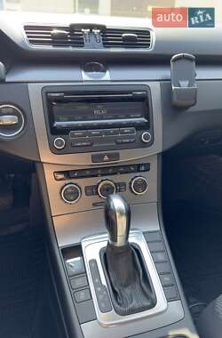 Универсал Volkswagen Passat 2012 в 
