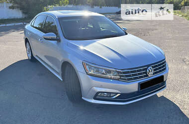 Седан Volkswagen Passat 2016 в Киеве