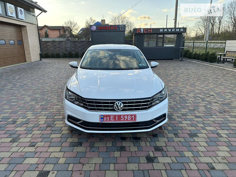 Седан Volkswagen Passat 2016 в Ровно