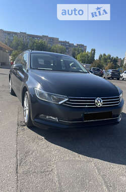 Универсал Volkswagen Passat 2015 в Одессе