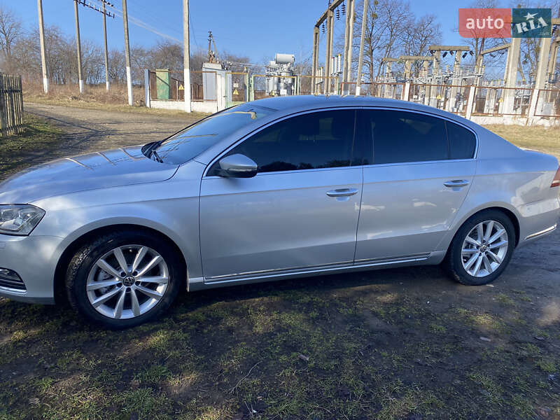 Седан Volkswagen Passat 2013 в Чернівцях