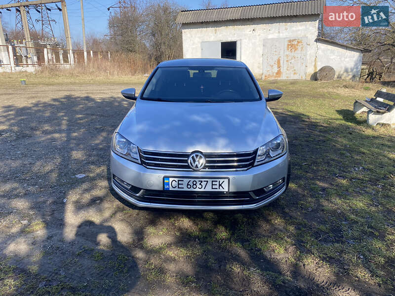 Седан Volkswagen Passat 2013 в Чернівцях
