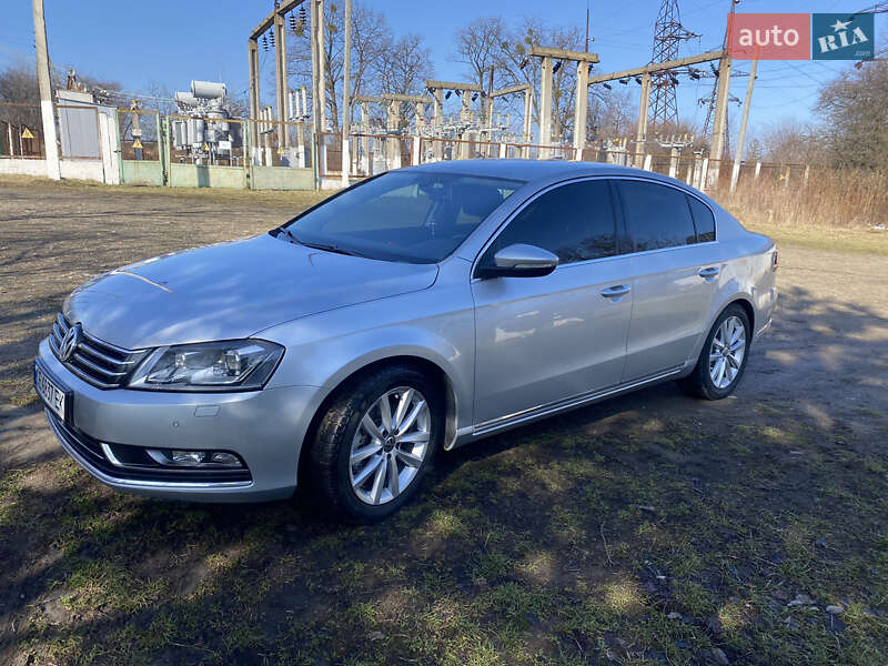 Седан Volkswagen Passat 2013 в Чернівцях
