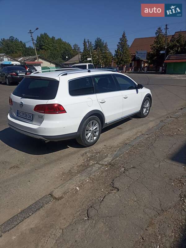 Універсал Volkswagen Passat 2014 в Дрогобичі