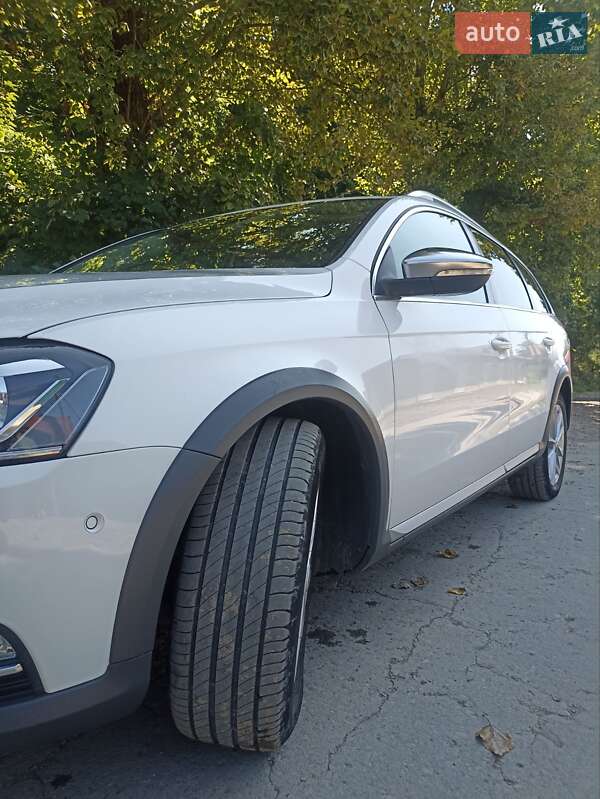 Універсал Volkswagen Passat 2014 в Дрогобичі