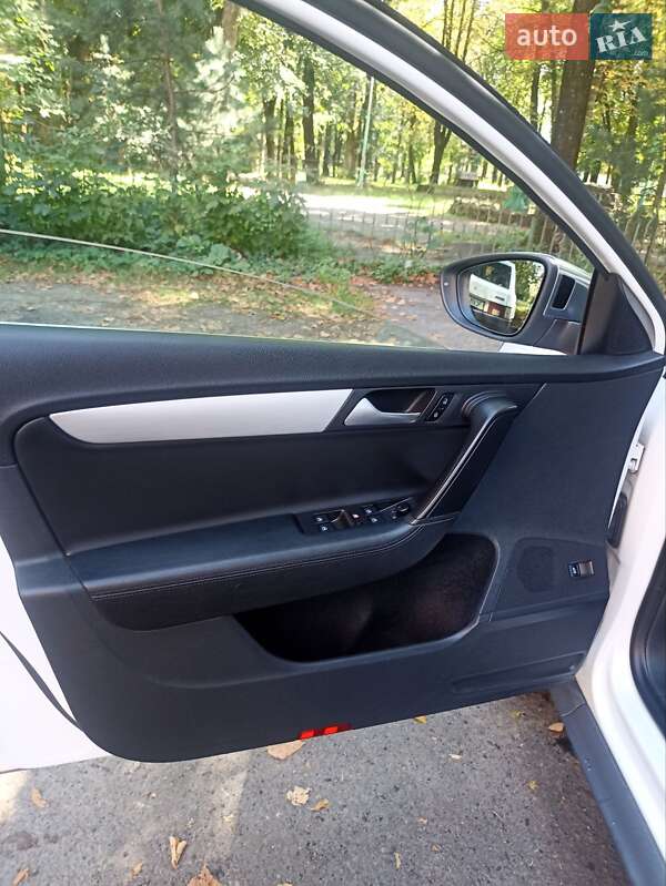 Універсал Volkswagen Passat 2014 в Дрогобичі