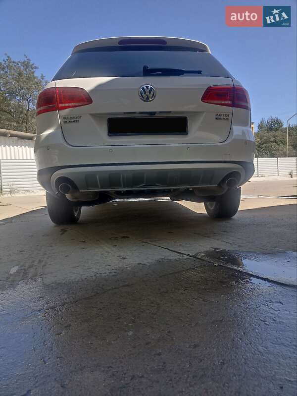 Універсал Volkswagen Passat 2014 в Дрогобичі