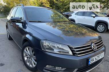 Универсал Volkswagen Passat 2011 в Ровно