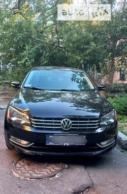 Седан Volkswagen Passat 2013 в Киеве