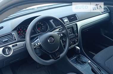 Седан Volkswagen Passat 2017 в Харкові