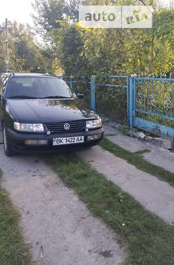 Универсал Volkswagen Passat 1995 в Мизоче