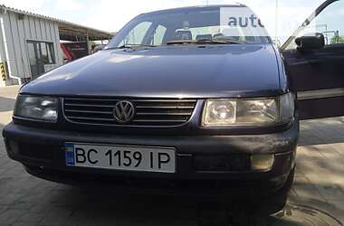 Седан Volkswagen Passat 1995 в Львові