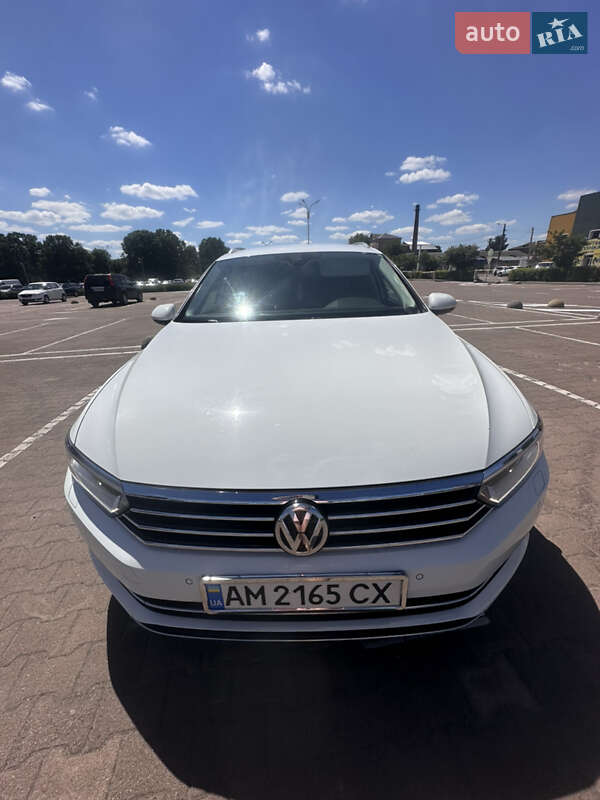 Універсал Volkswagen Passat 2017 в Житомирі