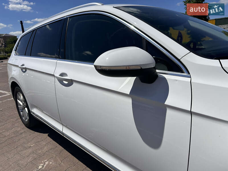 Універсал Volkswagen Passat 2017 в Житомирі
