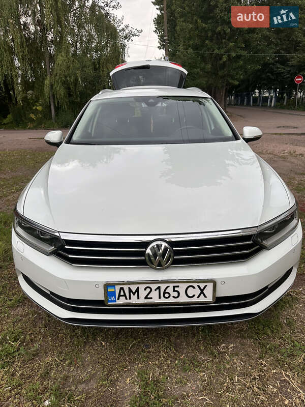 Універсал Volkswagen Passat 2017 в Житомирі