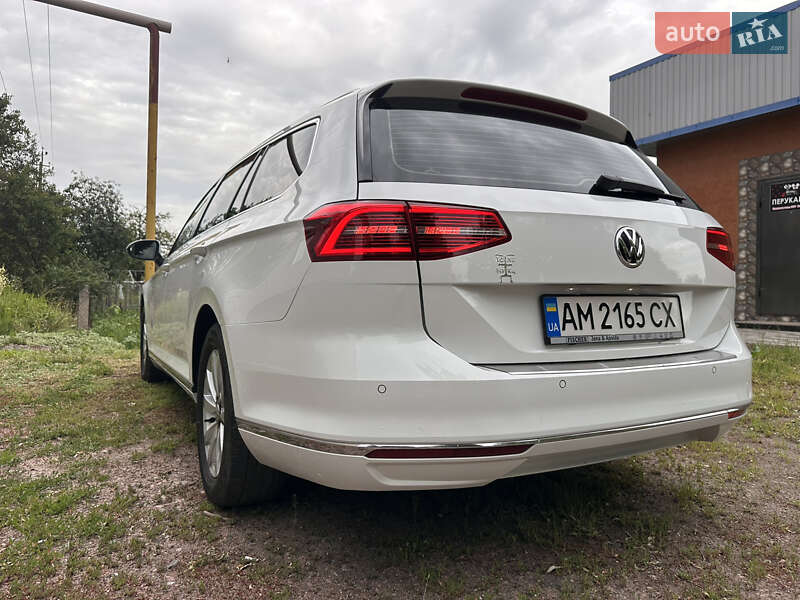 Універсал Volkswagen Passat 2017 в Житомирі