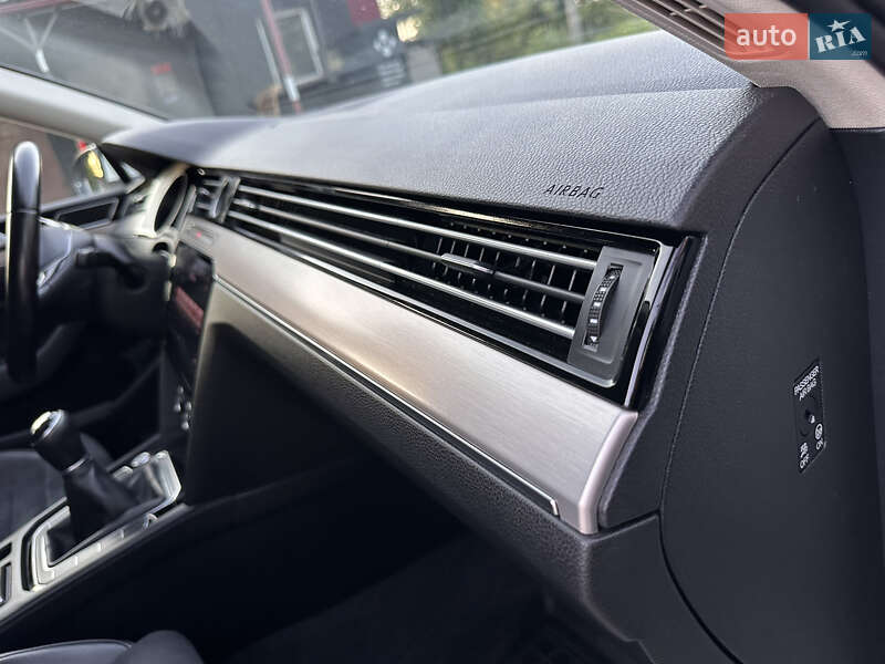 Універсал Volkswagen Passat 2017 в Житомирі
