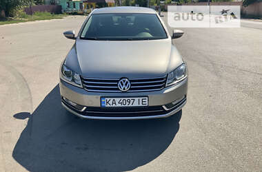 Седан Volkswagen Passat 2013 в Киеве