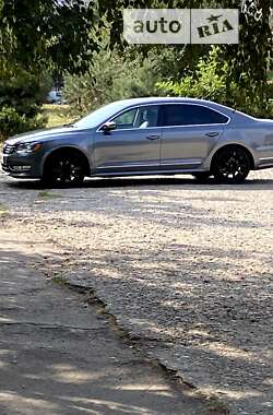 Седан Volkswagen Passat 2012 в Києві