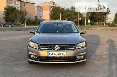 Седан Volkswagen Passat 2015 в Чорнобаї