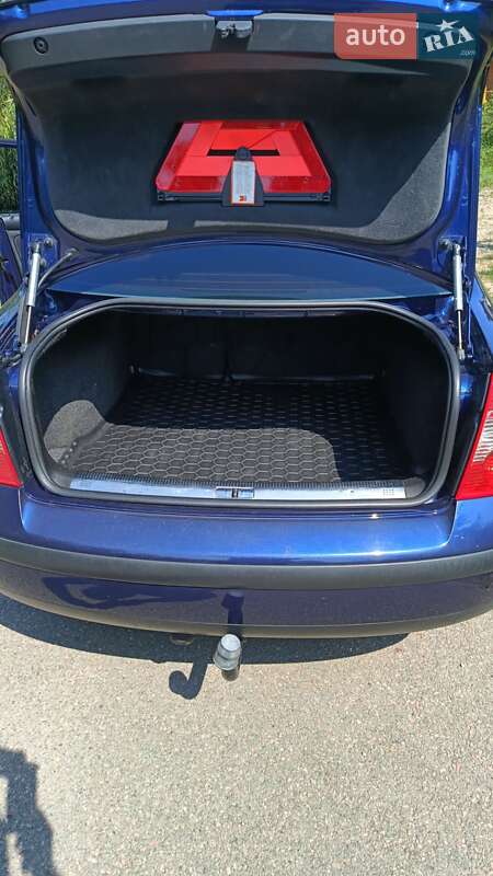 Седан Volkswagen Passat 2001 в Східниці