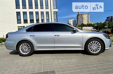 Седан Volkswagen Passat 2015 в Львове