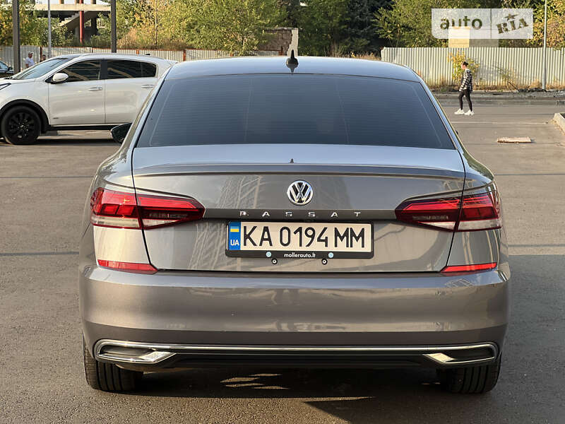 Седан Volkswagen Passat 2020 в Днепре