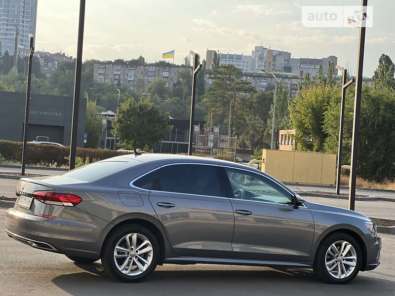 Седан Volkswagen Passat 2020 в Днепре
