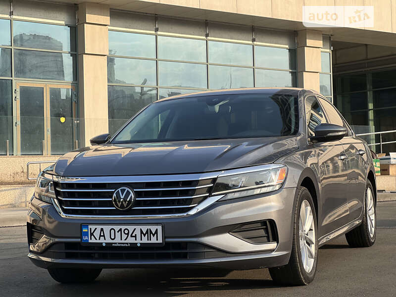 Седан Volkswagen Passat 2020 в Днепре