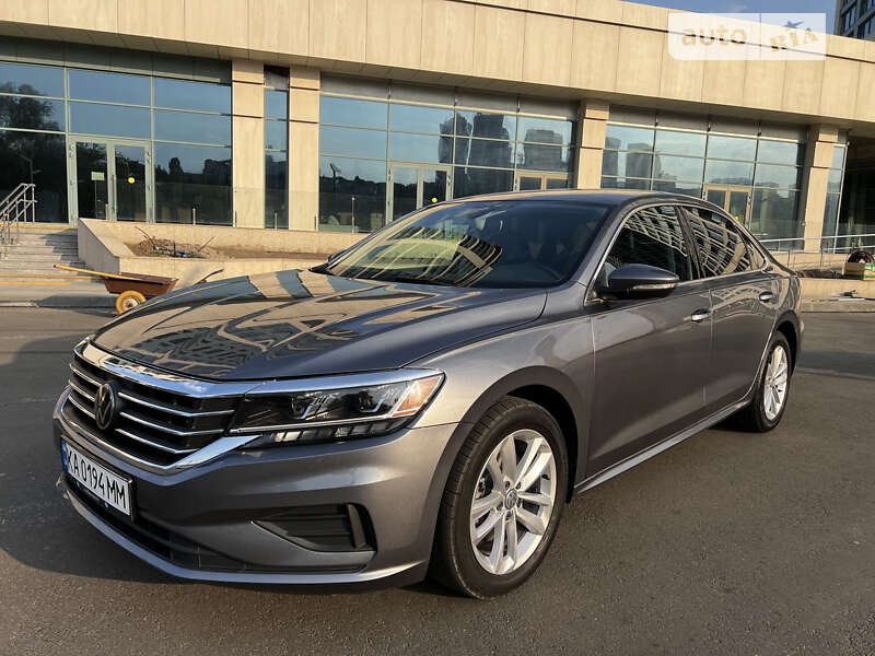Седан Volkswagen Passat 2020 в Днепре