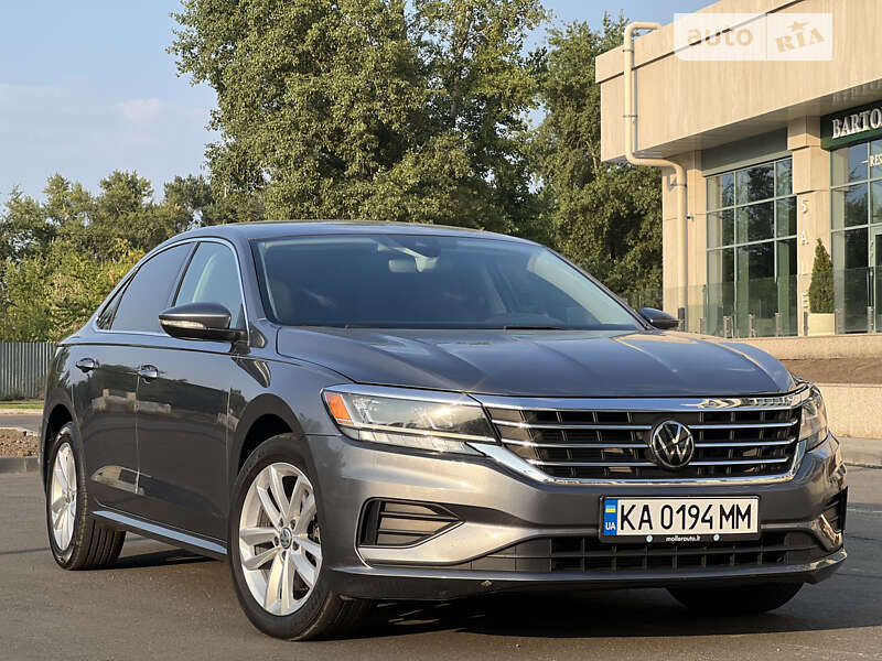 Седан Volkswagen Passat 2020 в Днепре