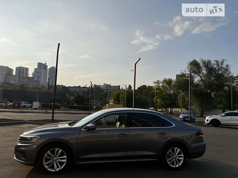 Седан Volkswagen Passat 2020 в Днепре