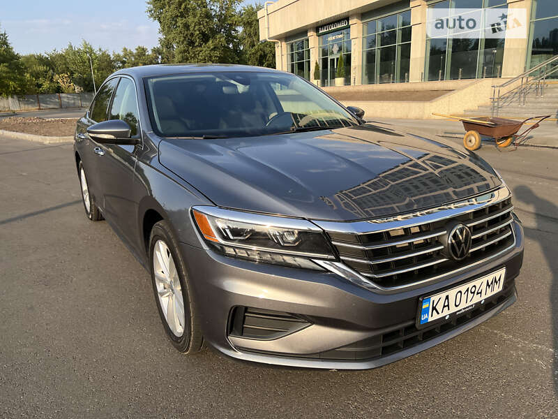 Седан Volkswagen Passat 2020 в Днепре