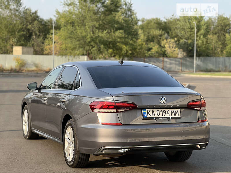 Седан Volkswagen Passat 2020 в Днепре