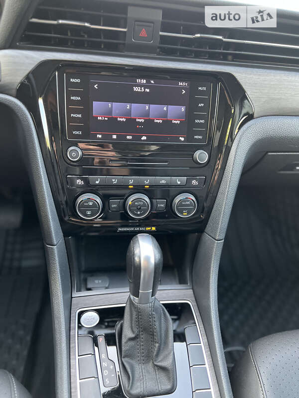 Седан Volkswagen Passat 2020 в Днепре