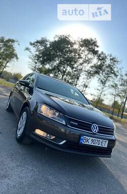 Универсал Volkswagen Passat 2012 в Киеве