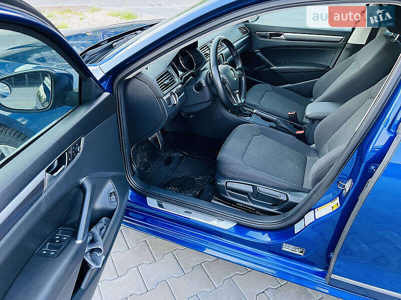Седан Volkswagen Passat 2016 в Кам'янському
