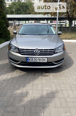 Седан Volkswagen Passat 2012 в Києві