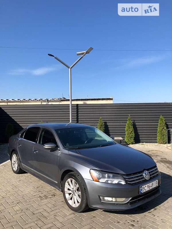 Седан Volkswagen Passat 2013 в Івано-Франківську