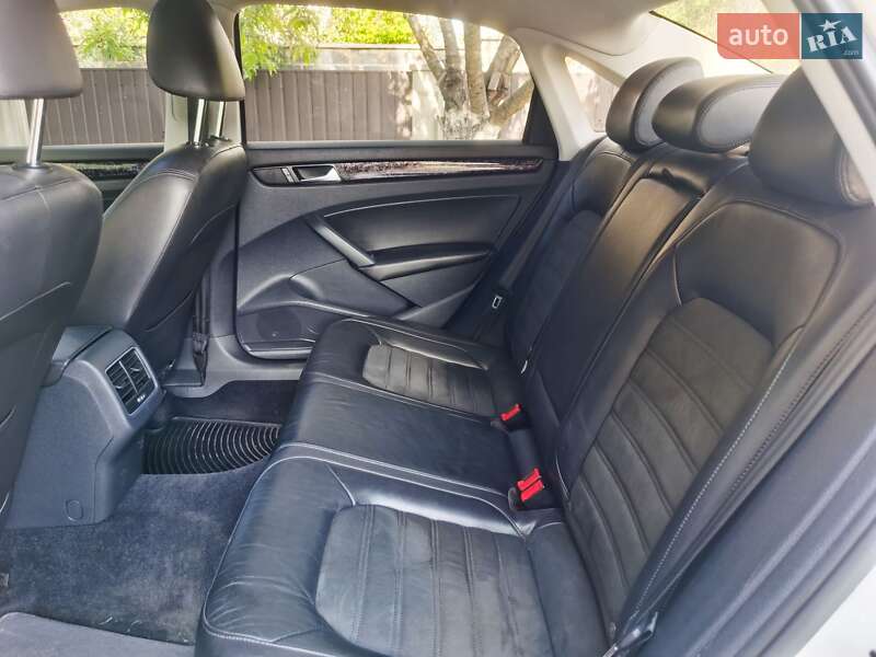 Седан Volkswagen Passat 2013 в Калуші