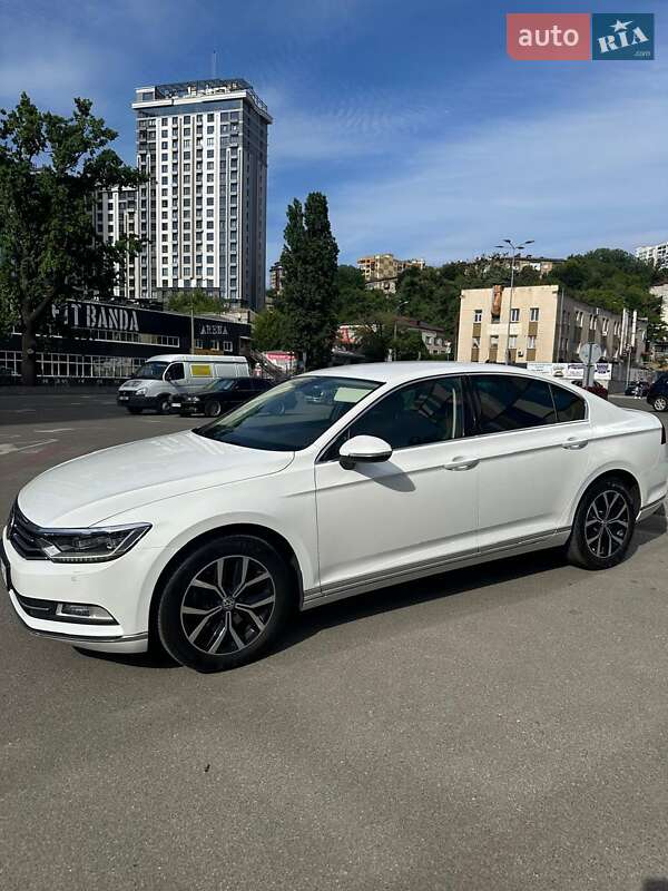 Седан Volkswagen Passat 2018 в Києві
