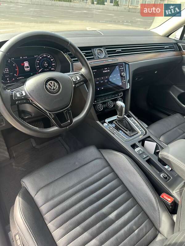 Седан Volkswagen Passat 2018 в Києві