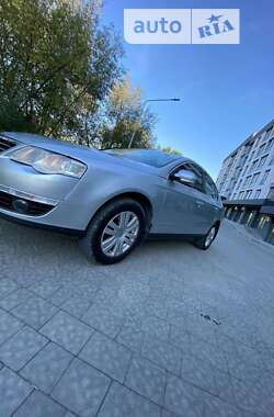 Седан Volkswagen Passat 2006 в Новояворовске