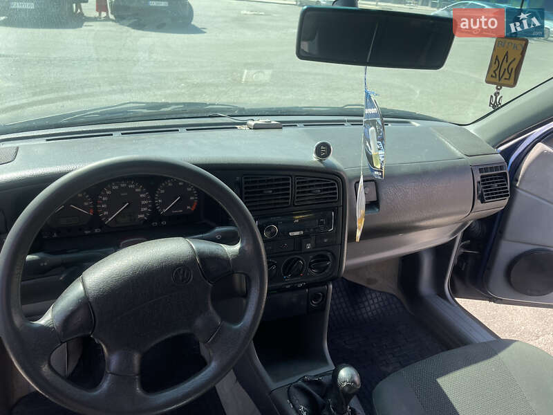 Седан Volkswagen Passat 1996 в Харькове