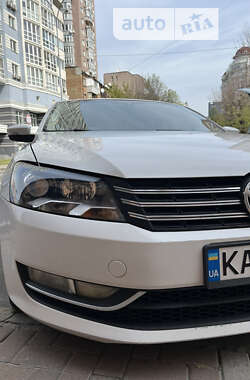 Седан Volkswagen Passat 2014 в Києві