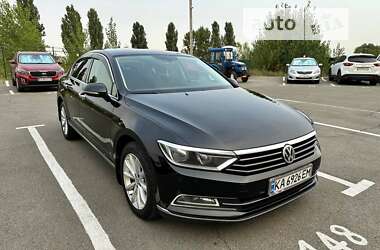 Седан Volkswagen Passat 2016 в Киеве