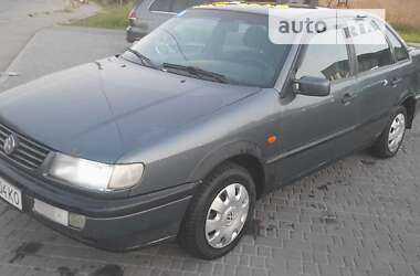 Седан Volkswagen Passat 1996 в Киеве