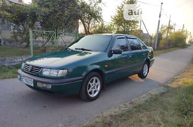 Седан Volkswagen Passat 1996 в Стрые