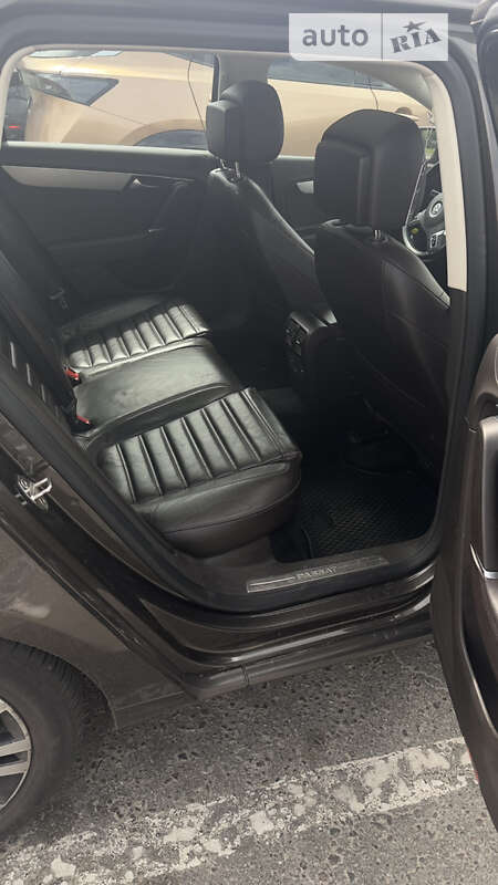 Універсал Volkswagen Passat 2013 в Львові