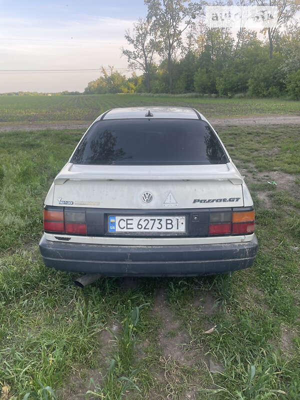Седан Volkswagen Passat 1988 в Ивано-Франковске